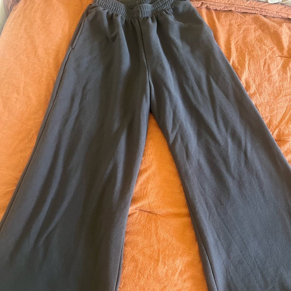 Size Medium Wild fable wide legged baggy sweatpants..